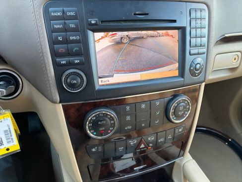 Used 2011 Mercedes-Benz GL 450 4MATIC image 13