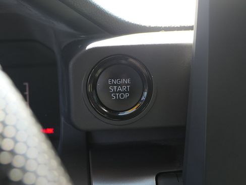 Used 2025 Toyota Tacoma SR5 AWD/4WD image 18