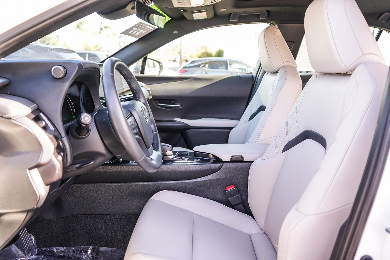 Certified 2026 Lexus UX 300h FWD image 20