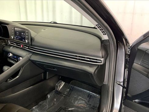 Used 2021 Hyundai Elantra SEL FWD image 15