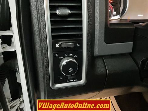 Used 2017 RAM 1500 Classic SLT w/ SLT Plus D←cor Group image 13