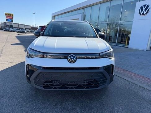New 2026 Volkswagen Taos SE FWD image 2