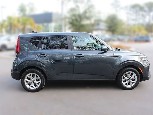 Used 2022 Kia Soul LX w/ Technology Package image 11