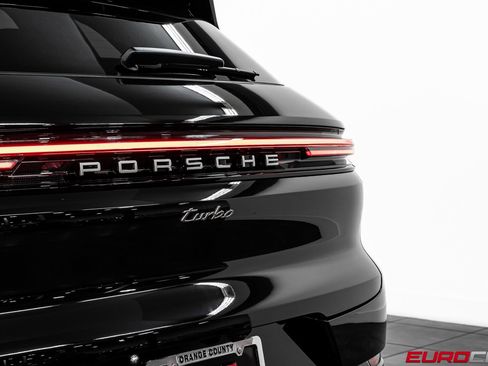 Used 2025 Porsche Cayenne Turbo image 18