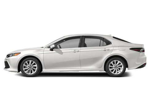 Used 2021 Toyota Camry LE image 33
