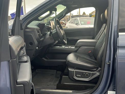 Used 2022 Ford Expedition Platinum image 11