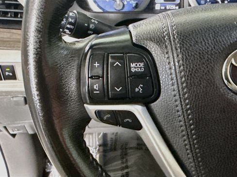 Used 2020 Toyota Sienna XLE w/ XLE Navigation Package FWD image 14