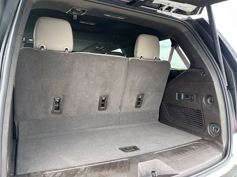 Used 2022 GMC Yukon SLT w/ SLT Premium Package image 31