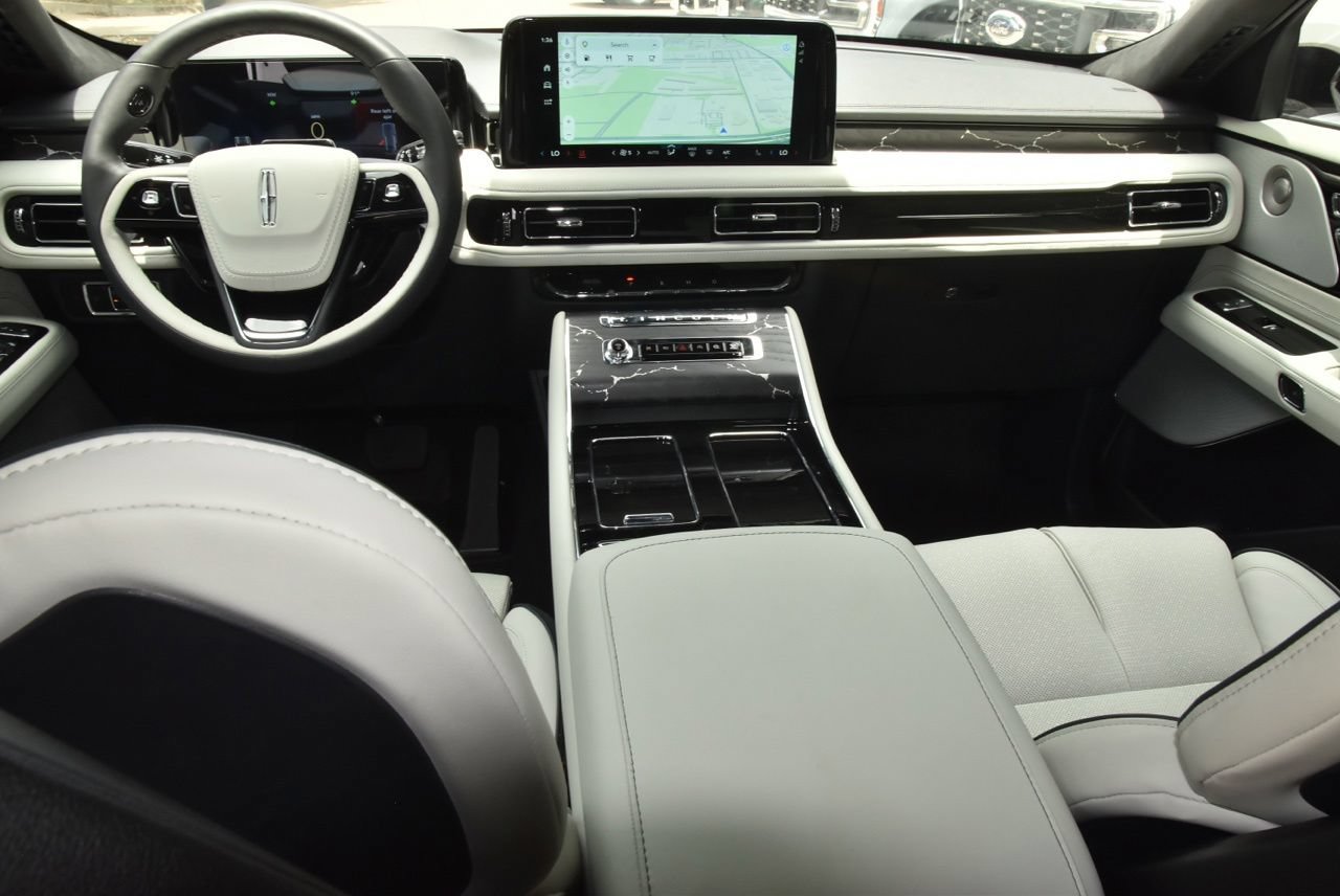 New 2026 Lincoln Aviator Black Label w/ Jet Appearance Package AWD/4WD image 17