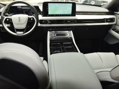New 2026 Lincoln Aviator Black Label w/ Jet Appearance Package AWD/4WD image 17