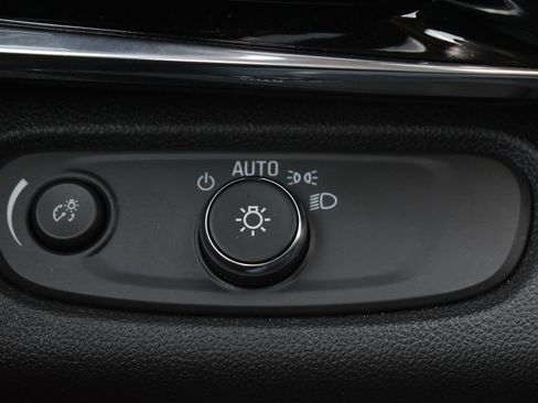 Used 2025 Buick Envista Sport Touring FWD image 18