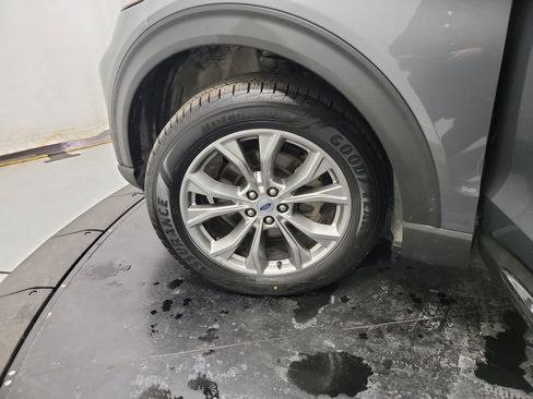 Used 2022 Ford Explorer Limited w/ Equipment Group 301A image 28