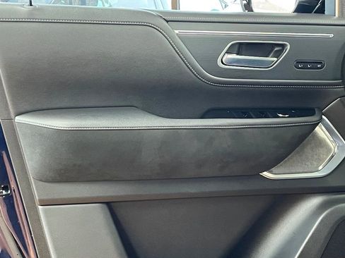 Used 2025 INFINITI QX80 Sensory image 15