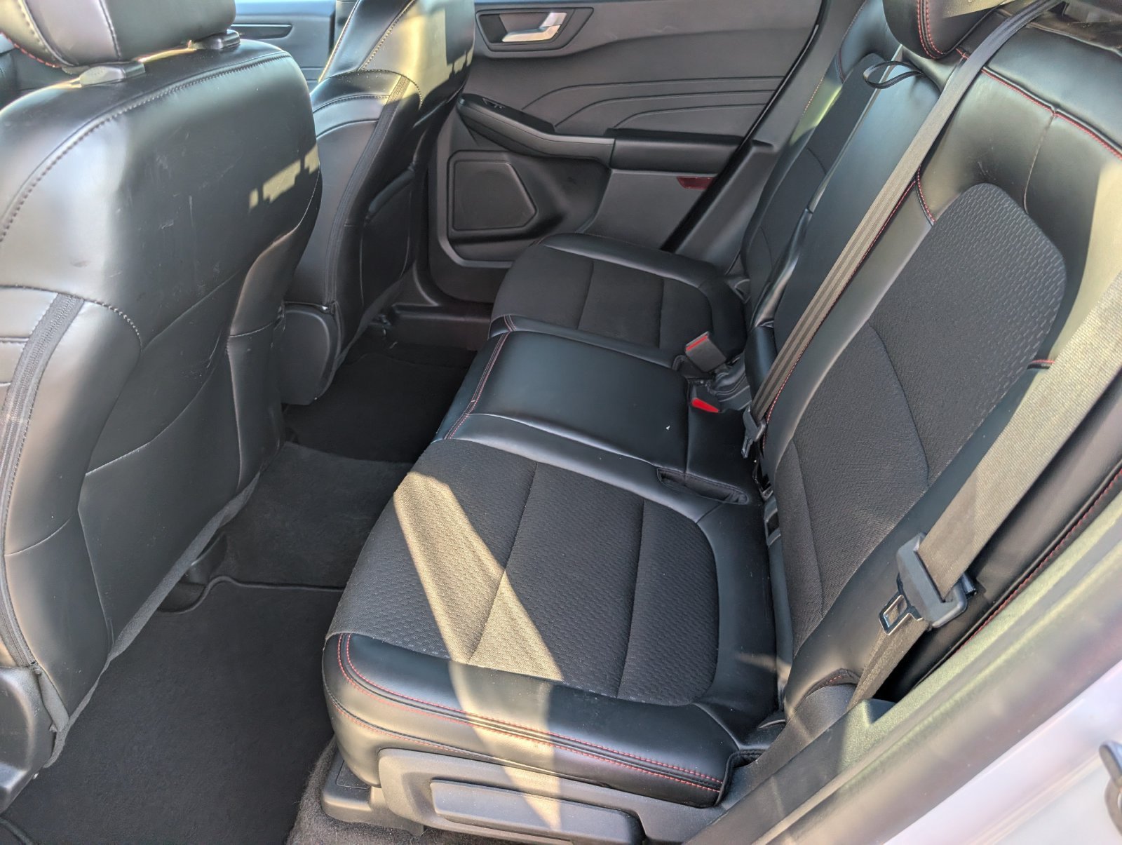 Used 2025 Ford Escape ST-Line Select AWD/4WD image 28