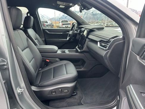 Certified 2025 GMC Acadia Elevation w/ Elevation Premium Package image 17