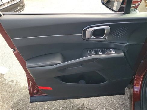 Used 2025 Kia Sorento LX image 13