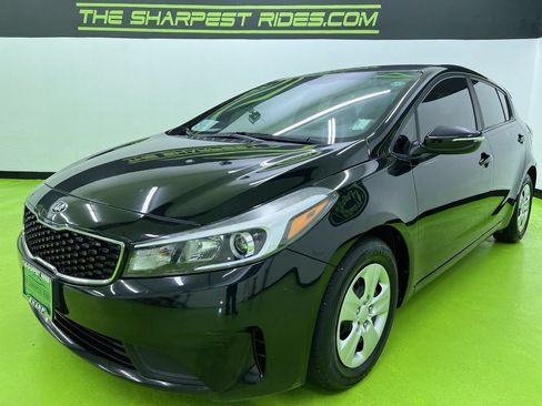 Used 2017 Kia Forte LX FWD image 5