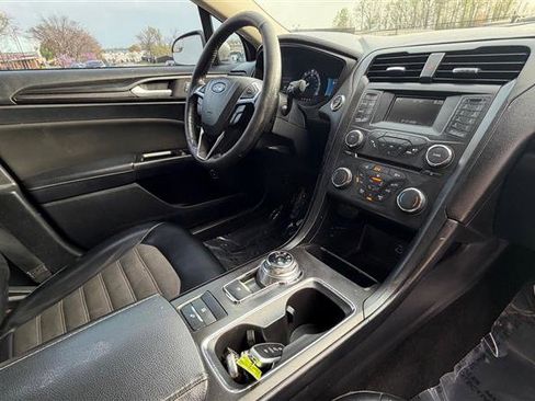 Used 2018 Ford Fusion SE w/ Equipment Group 601A image 20