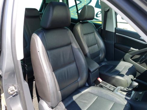 Used 2013 Volkswagen Tiguan SEL AWD/4WD image 28