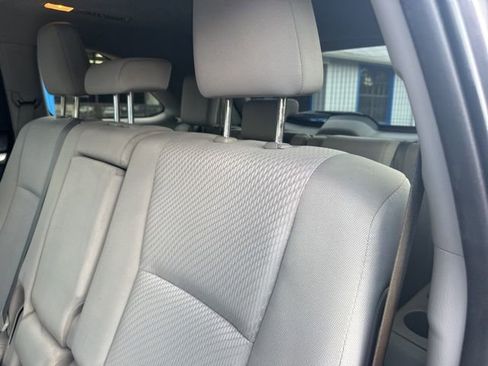 Used 2019 Toyota Highlander LE image 31