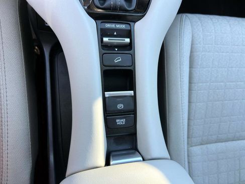 Certified 2023 Honda HR-V LX image 25