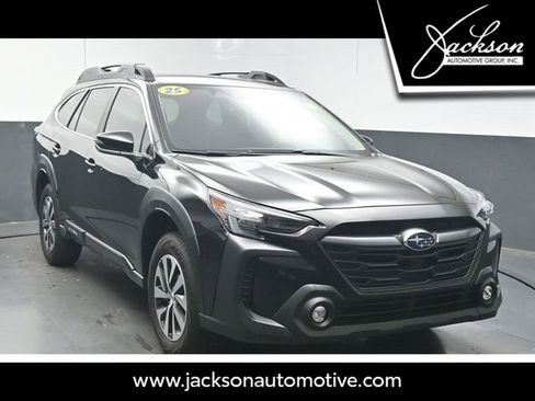 Used 2025 Subaru Outback Premium w/ Tech Package 1 AWD/4WD image 1