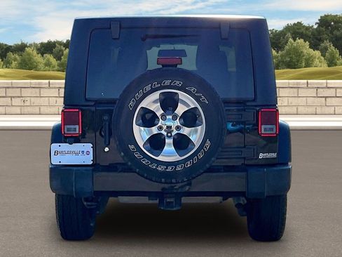 Used 2016 Jeep Wrangler Sahara w/ Connectivity Group AWD/4WD image 4