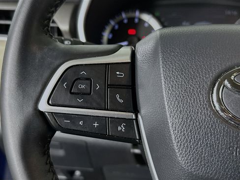 Used 2023 Toyota Highlander XLE image 16