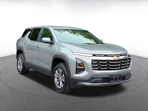 Used 2025 Chevrolet Equinox LT FWD image 3