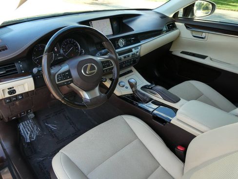Used 2018 Lexus ES 350 w/ Navigation System Package FWD image 10