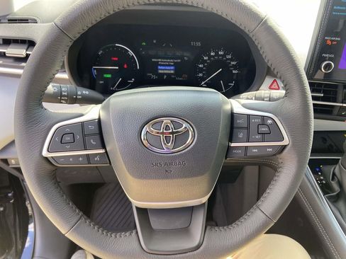New 2026 Toyota Sienna XLE image 25