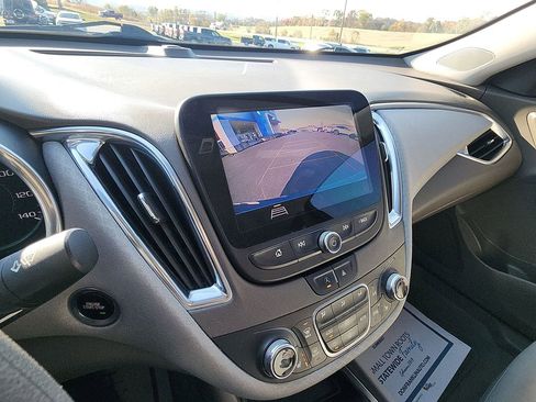 Used 2020 Chevrolet Malibu LT image 17