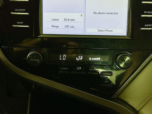 Used 2019 Toyota Camry SE FWD image 22