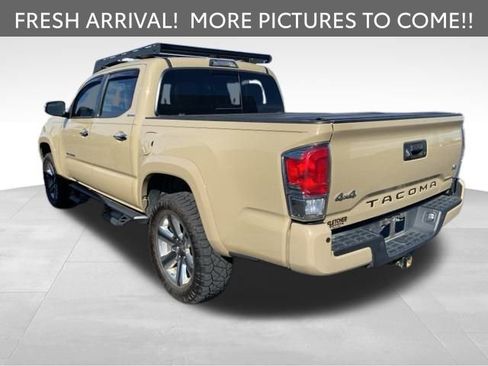 Used 2017 Toyota Tacoma Limited w/ Tow Package image 7