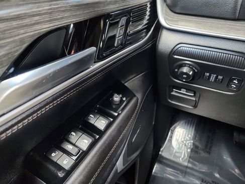 Used 2023 Jeep Wagoneer L Series II image 39