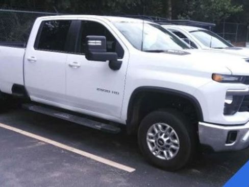 Used 2025 Chevrolet Silverado 2500 LT w/ Convenience Package AWD/4WD image 11