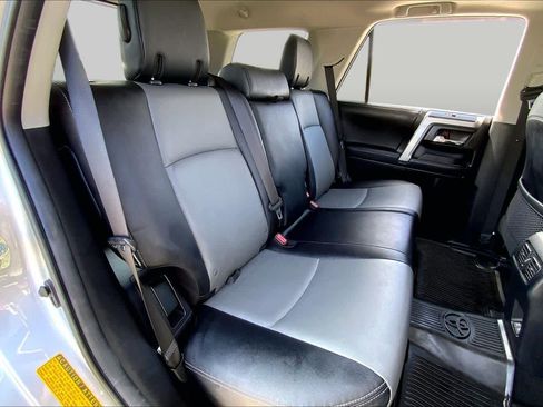 Used 2022 Toyota 4Runner SR5 Premium w/ Moonroof Package RWD image 19