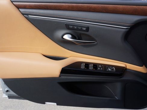 Certified 2024 Lexus ES 350 w/ Premium Package image 20