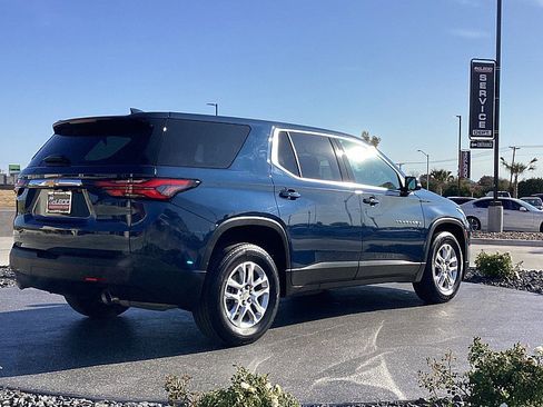 Used 2023 Chevrolet Traverse LS image 5