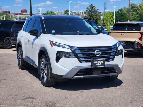 Used 2025 Nissan Rogue SL AWD/4WD image 3
