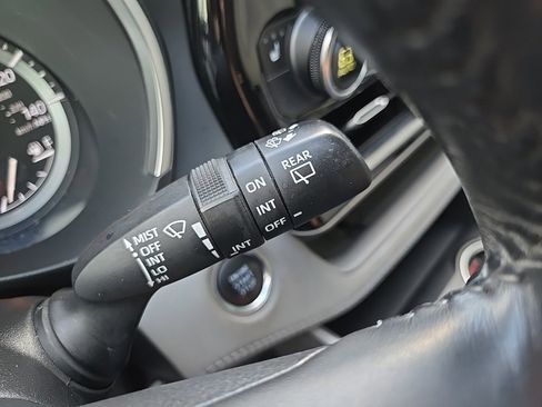 Used 2021 Toyota Highlander XLE image 44