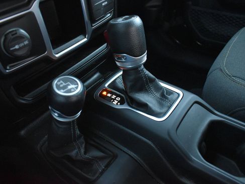 Used 2024 Jeep Wrangler Unlimited Sport AWD/4WD image 28