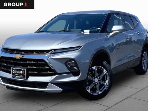 Used 2025 Chevrolet Blazer LT FWD image 1