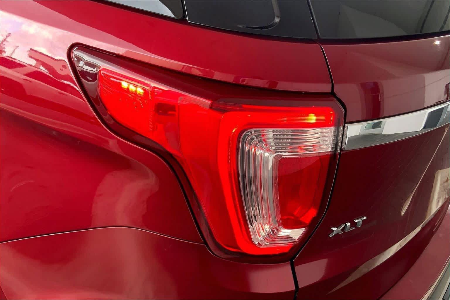 Used 2017 Ford Explorer XLT FWD image 27