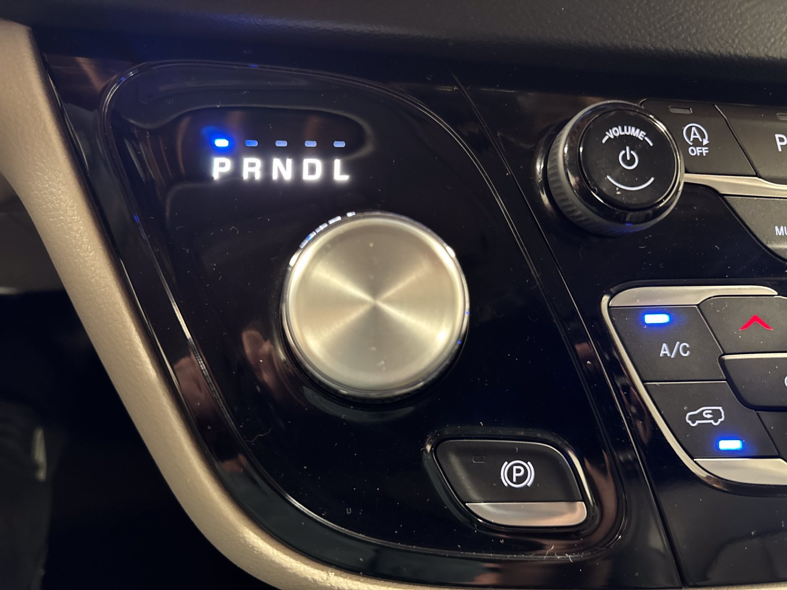 Used 2023 Chrysler Pacifica Touring-L FWD image 24