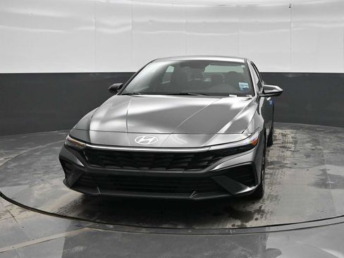 New 2026 Hyundai Elantra SEL Sport FWD image 3