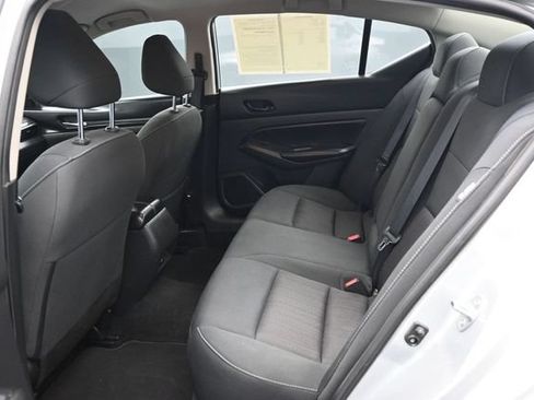 Used 2025 Nissan Altima 2.5 SV FWD image 9
