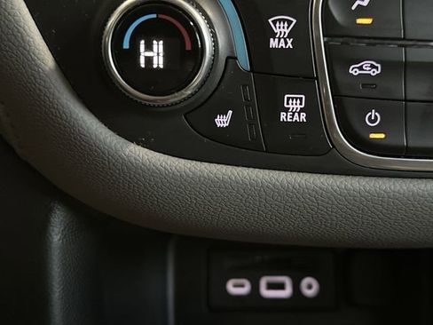 Used 2020 Chevrolet Equinox Premier image 7