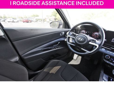 Certified 2024 Hyundai Elantra SEL w/ Convenience Package FWD image 9