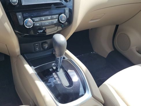 Used 2016 Nissan Rogue SV w/ SV Premium Package FWD image 15